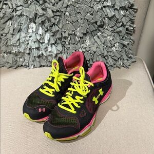 Under Armour Women's Black and Pink Athletic Shoes